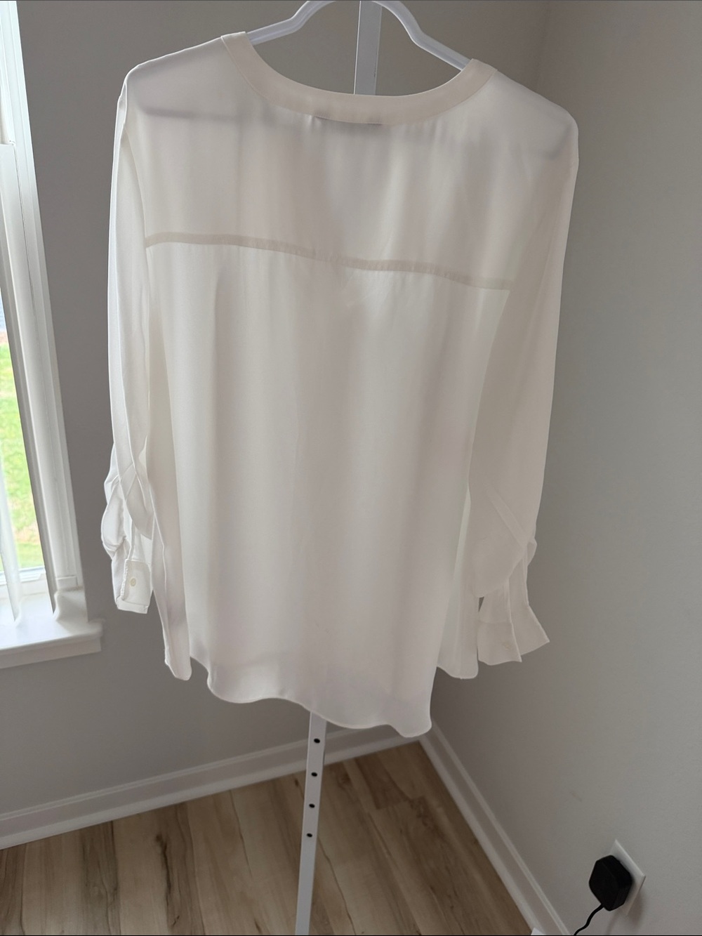 Simply Vera Vera Wang Cream Split V-Neck Blouse - Picture 7 of 8
